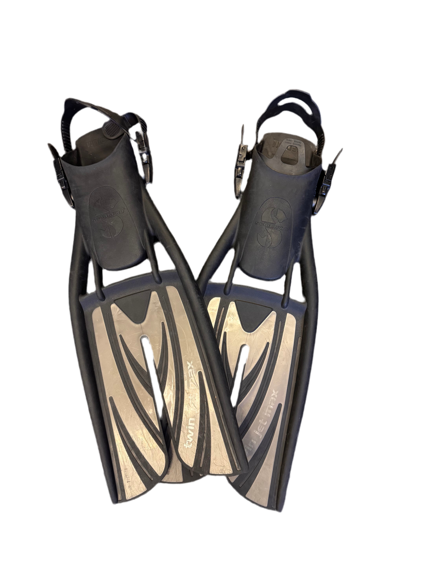 Used as is ScubaPro TwinJet MAX Split Scuba Fins - Size Medium