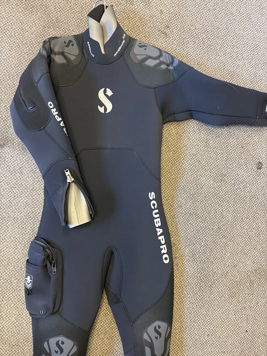 Used Nova Scotia Mens Semi Dry Diving Suit