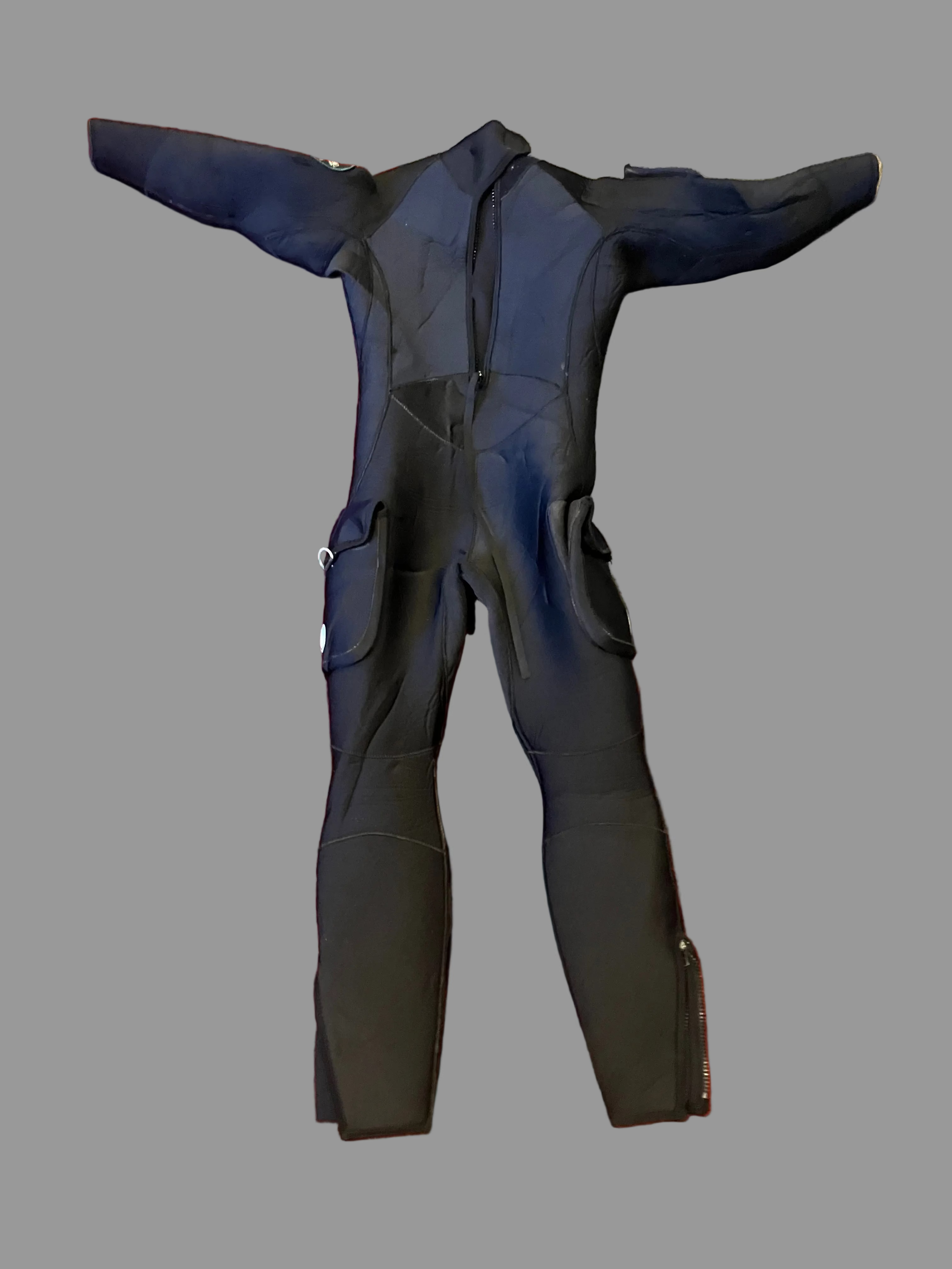 Used mens Small 7mm Tecnical wetsuit with pockets