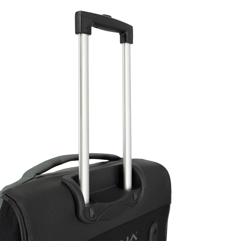 Akona <9 lbs. Roller Bag