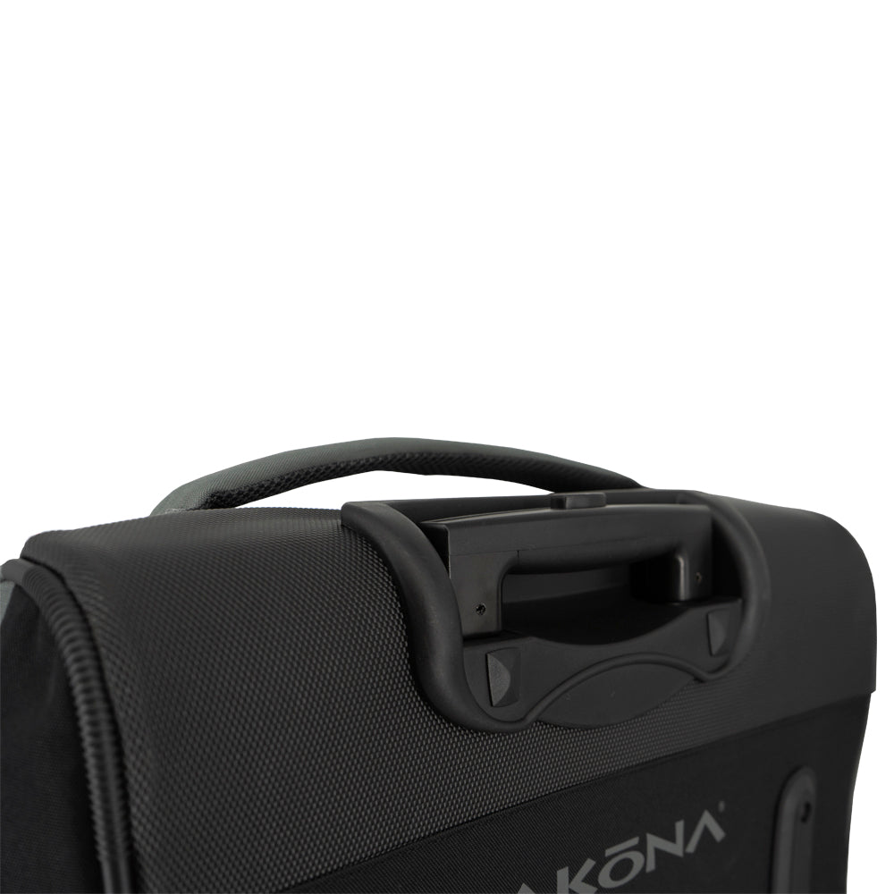 Akona <9 lbs. Roller Bag